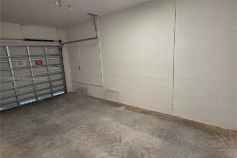 Townhouse in Coral Springs, Florida 3 bedrooms, 172.15 sq.m. № 1881540 - photo 26