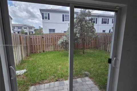 Townhouse in Coral Springs, Florida 3 bedrooms, 172.15 sq.m. № 1881540 - photo 24