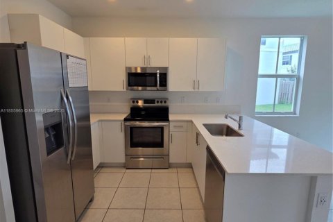 Townhouse in Coral Springs, Florida 3 bedrooms, 172.15 sq.m. № 1881540 - photo 2
