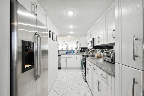 Condo in Port Richey, Florida, 2 bedrooms  № 1553991 - photo 16