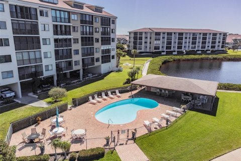 Condo in Port Richey, Florida, 2 bedrooms  № 1553991 - photo 3