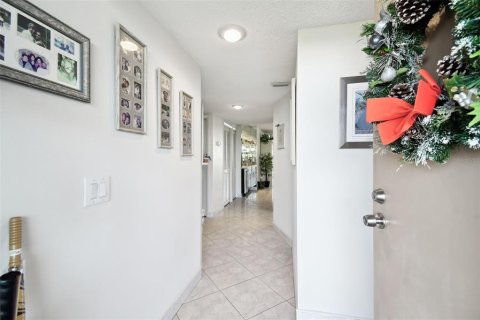 Condo in Port Richey, Florida, 2 bedrooms  № 1553991 - photo 7