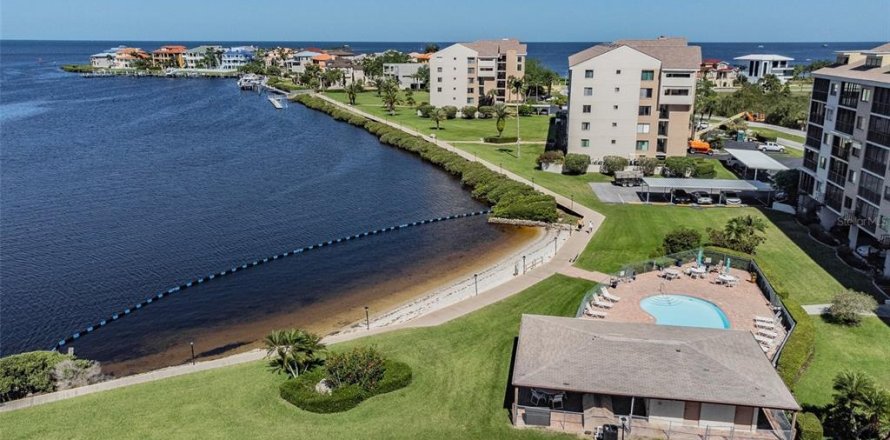 Condo in Port Richey, Florida, 2 bedrooms № 1553991