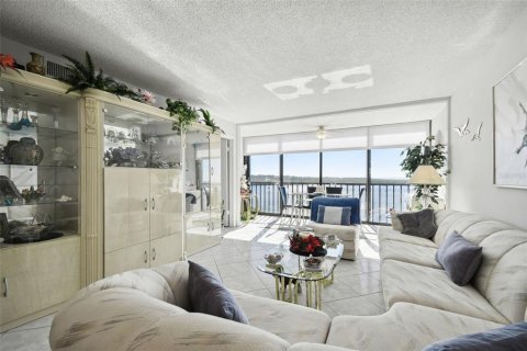 Condo in Port Richey, Florida, 2 bedrooms  № 1553991 - photo 17