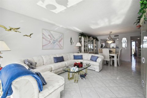 Condo in Port Richey, Florida, 2 bedrooms  № 1553991 - photo 19