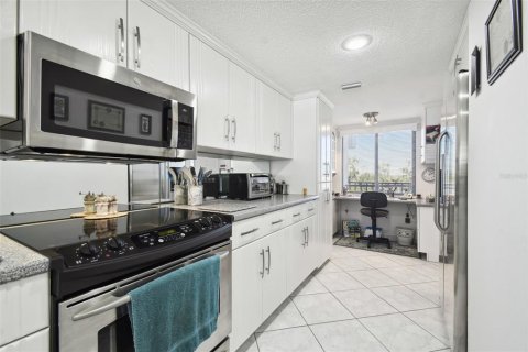 Condo in Port Richey, Florida, 2 bedrooms  № 1553991 - photo 12