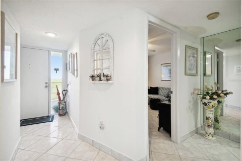 Condo in Port Richey, Florida, 2 bedrooms  № 1553991 - photo 9
