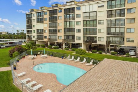 Condo in Port Richey, Florida, 2 bedrooms  № 1553991 - photo 4