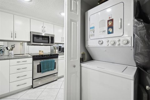 Condo in Port Richey, Florida, 2 bedrooms  № 1553991 - photo 10