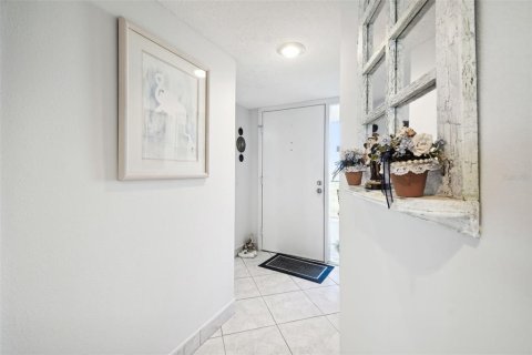 Condo in Port Richey, Florida, 2 bedrooms  № 1553991 - photo 8