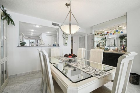 Condo in Port Richey, Florida, 2 bedrooms  № 1553991 - photo 26