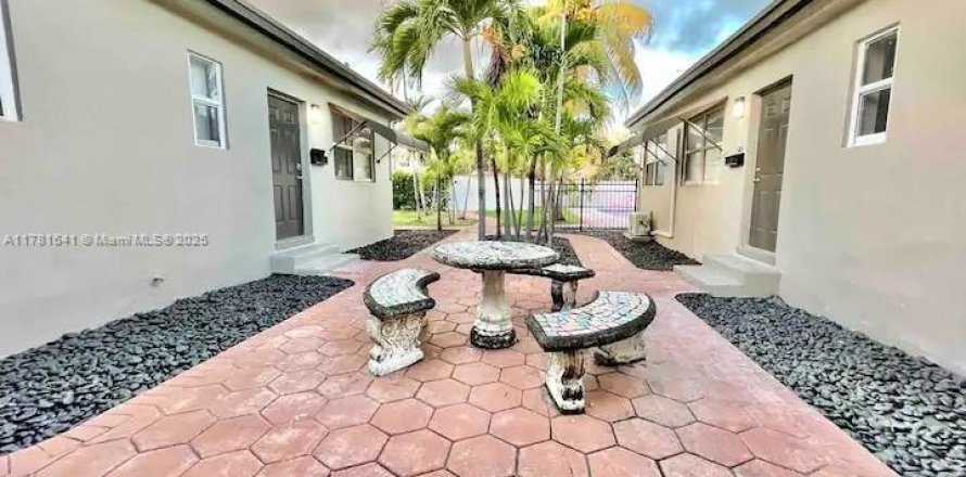 Villa ou maison à Hollywood, Floride 1 chambre, 83.61 m2 № 1737788