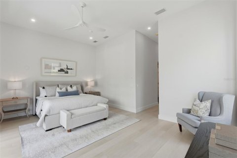 Casa en venta en Saint Petersburg, Florida, 3 dormitorios, 358.7 m2 № 2126825 - foto 5