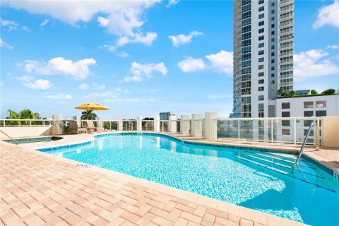 Condominio en venta en Fort Lauderdale, Florida, 3 dormitorios, 382.76 m2 № 2261066 - foto 26