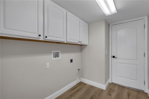 House in Orlando, Florida 5 bedrooms, 253.9 sq.m. № 1846859 - photo 19