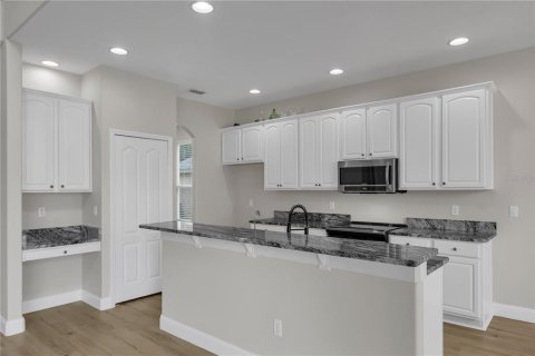 House in Orlando, Florida 5 bedrooms, 253.9 sq.m. № 1846859 - photo 16