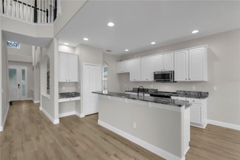 House in Orlando, Florida 5 bedrooms, 253.9 sq.m. № 1846859 - photo 12