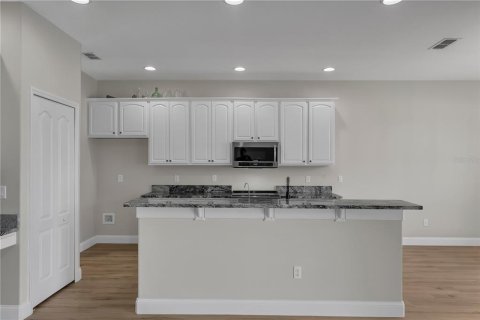 House in Orlando, Florida 5 bedrooms, 253.9 sq.m. № 1846859 - photo 15