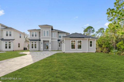 House in Palm Coast, Florida 4 bedrooms, 332.31 sq.m. № 865795 - photo 1