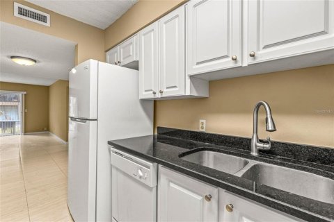 Copropriété à vendre à Tampa, Floride: 1 chambre, 72.74 m2 № 2111017 - photo 5