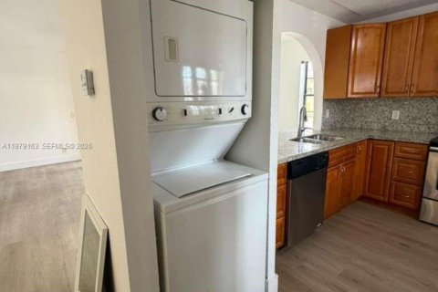 Снять в аренду таунхаус в Хайалиа, Флорида 2 спальни, 86.58м2, № 2044729 - фото 6