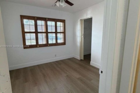 Снять в аренду таунхаус в Хайалиа, Флорида 2 спальни, 86.58м2, № 2044729 - фото 7