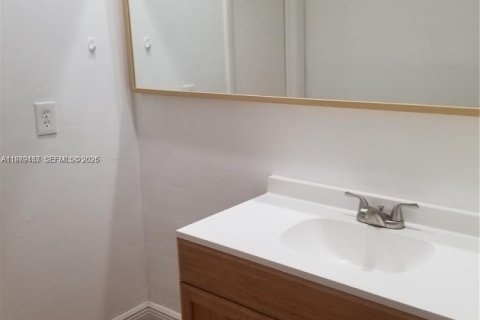 Снять в аренду таунхаус в Хайалиа, Флорида 2 спальни, 86.58м2, № 2044729 - фото 8