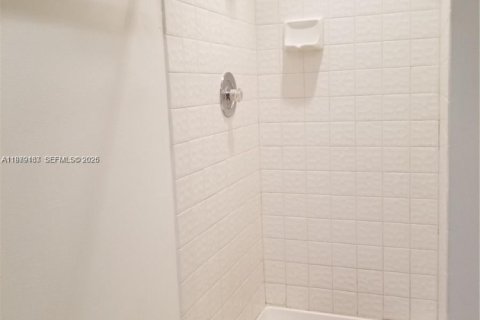 Снять в аренду таунхаус в Хайалиа, Флорида 2 спальни, 86.58м2, № 2044729 - фото 9