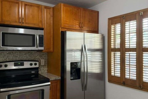 Снять в аренду таунхаус в Хайалиа, Флорида 2 спальни, 86.58м2, № 2044729 - фото 5