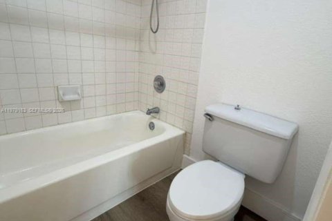 Снять в аренду таунхаус в Хайалиа, Флорида 2 спальни, 86.58м2, № 2044729 - фото 10