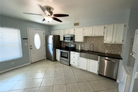Townhouse in Tampa, Florida 2 bedrooms, 96.99 sq.m. № 1905141 - photo 7
