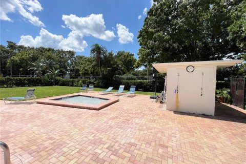 Townhouse in Tampa, Florida 2 bedrooms, 96.99 sq.m. № 1905141 - photo 19