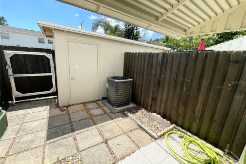 Townhouse in Tampa, Florida 2 bedrooms, 96.99 sq.m. № 1905141 - photo 17