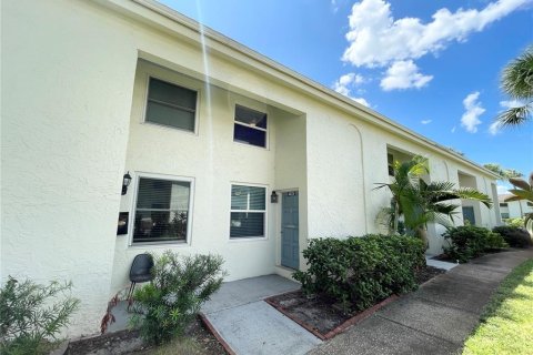 Townhouse in Tampa, Florida 2 bedrooms, 96.99 sq.m. № 1905141 - photo 1