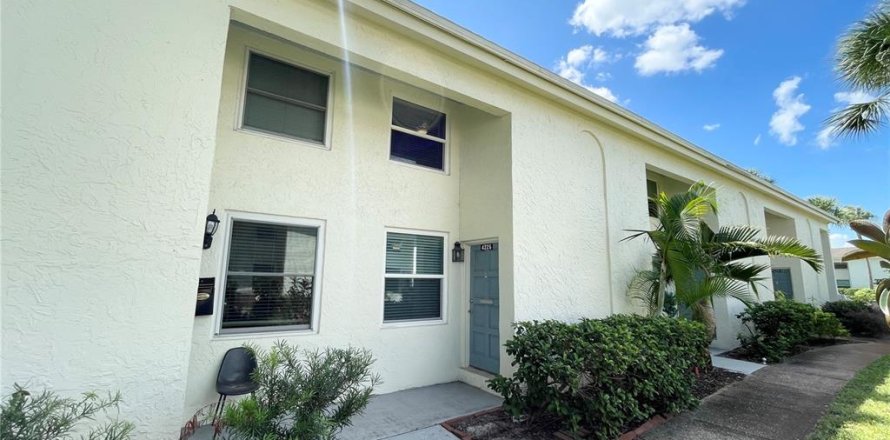 Adosado en Tampa, Florida 2 dormitorios, 96.99 m2 № 1905141