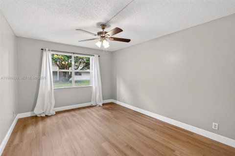 Condo in Davie, Florida, 2 bedrooms  № 2056142 - photo 22
