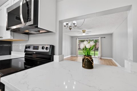Condo in Davie, Florida, 2 bedrooms  № 2056142 - photo 8
