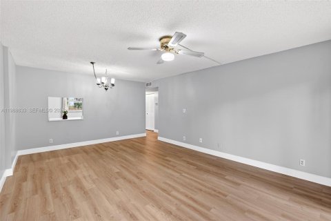 Condo in Davie, Florida, 2 bedrooms  № 2056142 - photo 11