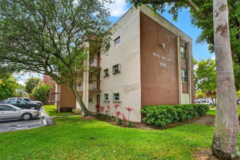 Кондоминиум с 2 спальнями в Дейви, Флорида № 2056142