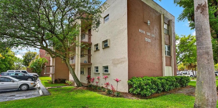 Condo in Davie, Florida, 2 bedrooms  № 2056142