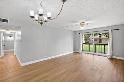 Condo in Davie, Florida, 2 bedrooms  № 2056142 - photo 9