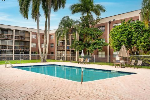 Condo in Davie, Florida, 2 bedrooms  № 2056142 - photo 30
