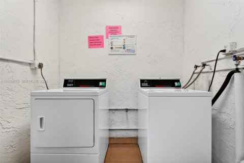 Condo in Davie, Florida, 2 bedrooms  № 2056142 - photo 29