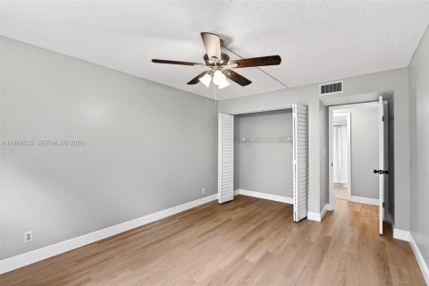 Condo in Davie, Florida, 2 bedrooms  № 2056142 - photo 23