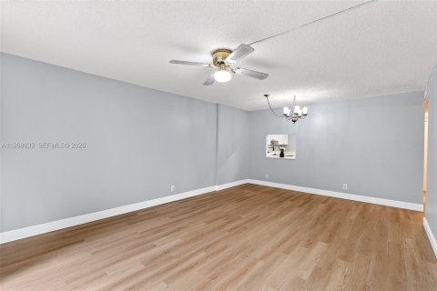 Condo in Davie, Florida, 2 bedrooms  № 2056142 - photo 12