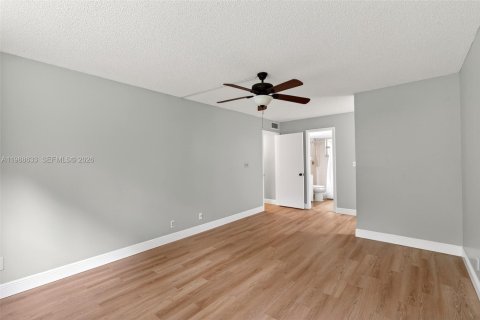 Condo in Davie, Florida, 2 bedrooms  № 2056142 - photo 18