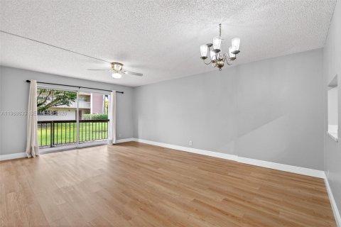 Condo in Davie, Florida, 2 bedrooms  № 2056142 - photo 13