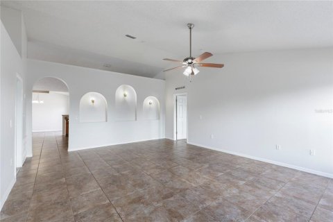 Casa en venta en Spring Hill, Florida, 4 dormitorios, 193.98 m2 № 1801318 - foto 9