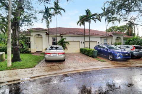 Townhouse in Pembroke Pines, Florida 3 bedrooms, 125.23 sq.m. № 2001375 - photo 2
