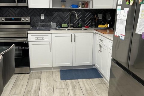 Copropriété à vendre à Hallandale Beach, Floride: 2 chambres, 99.87 m2 № 1979720 - photo 3